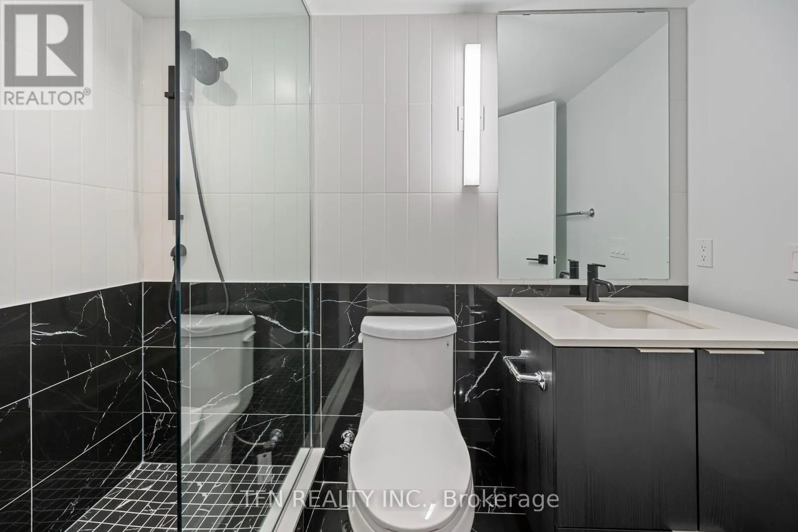307 - 327 KING STREET W