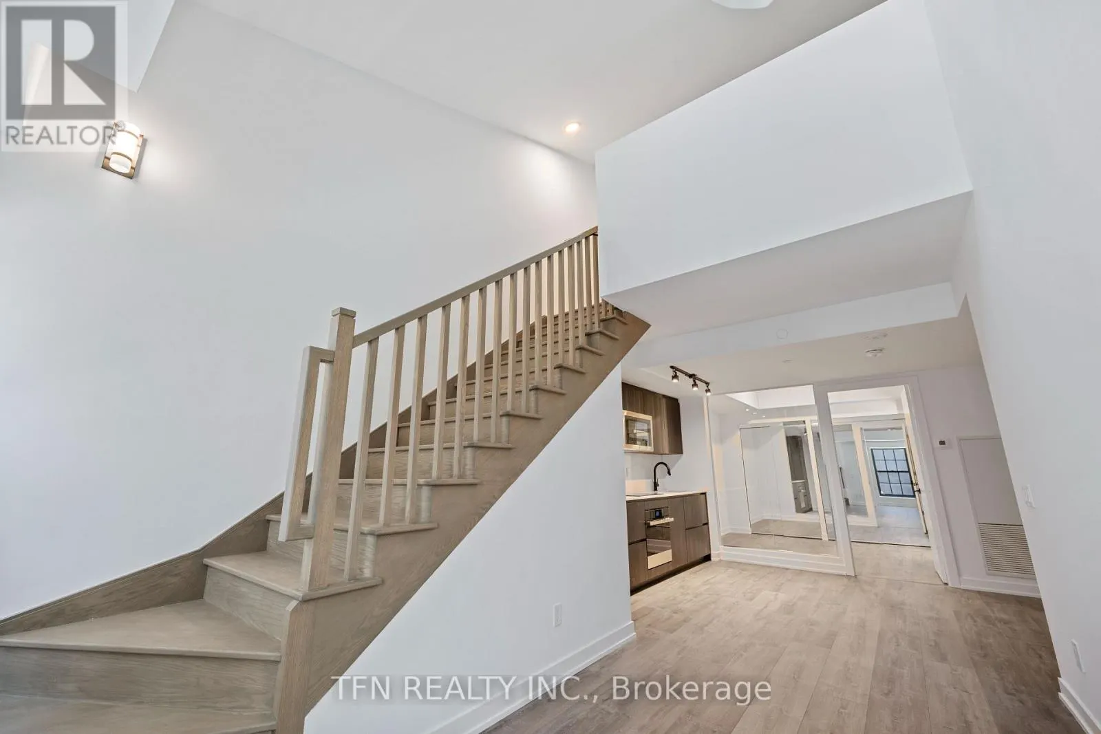 307 - 327 KING STREET W
