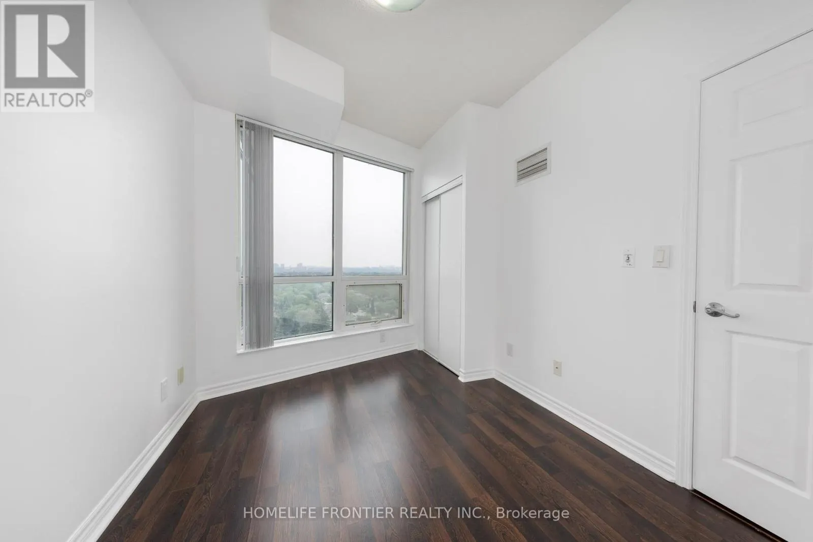 1712 - 18 HOLMES AVENUE