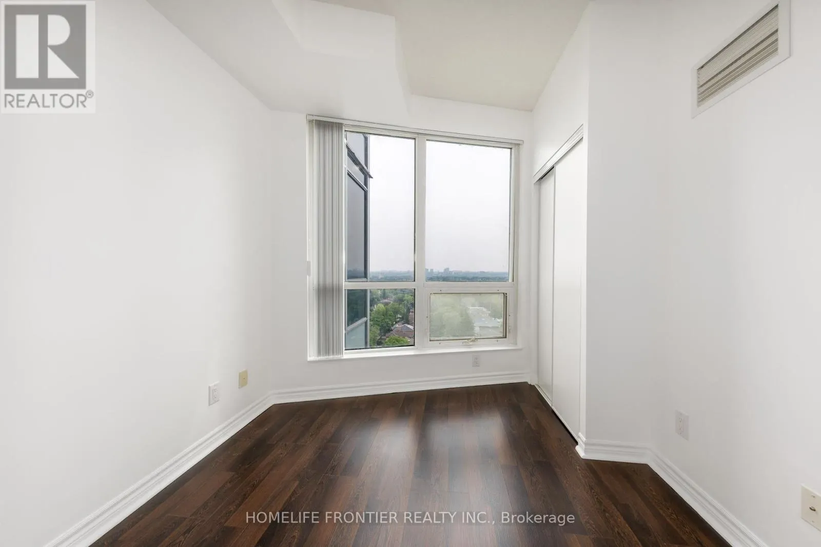 1712 - 18 HOLMES AVENUE