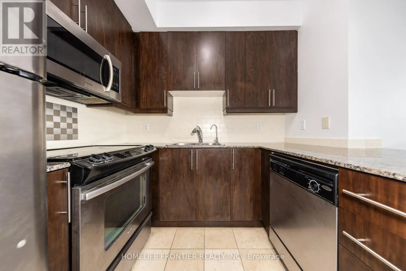 1712 - 18 HOLMES AVENUE