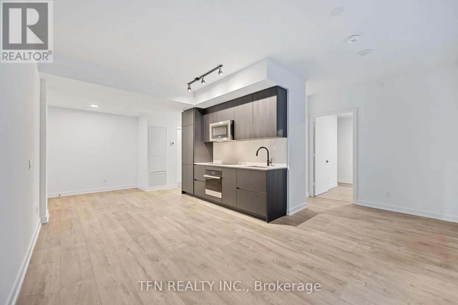 301 - 327 KING STREET W