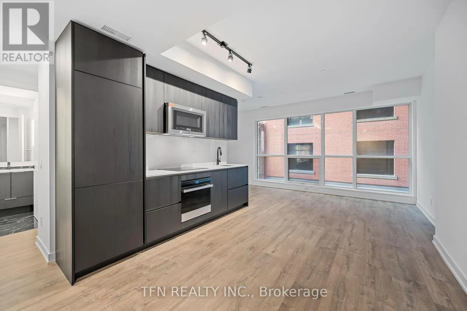 301 - 327 KING STREET W
