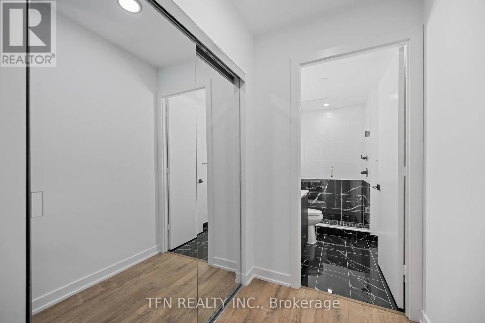 301 - 327 KING STREET W