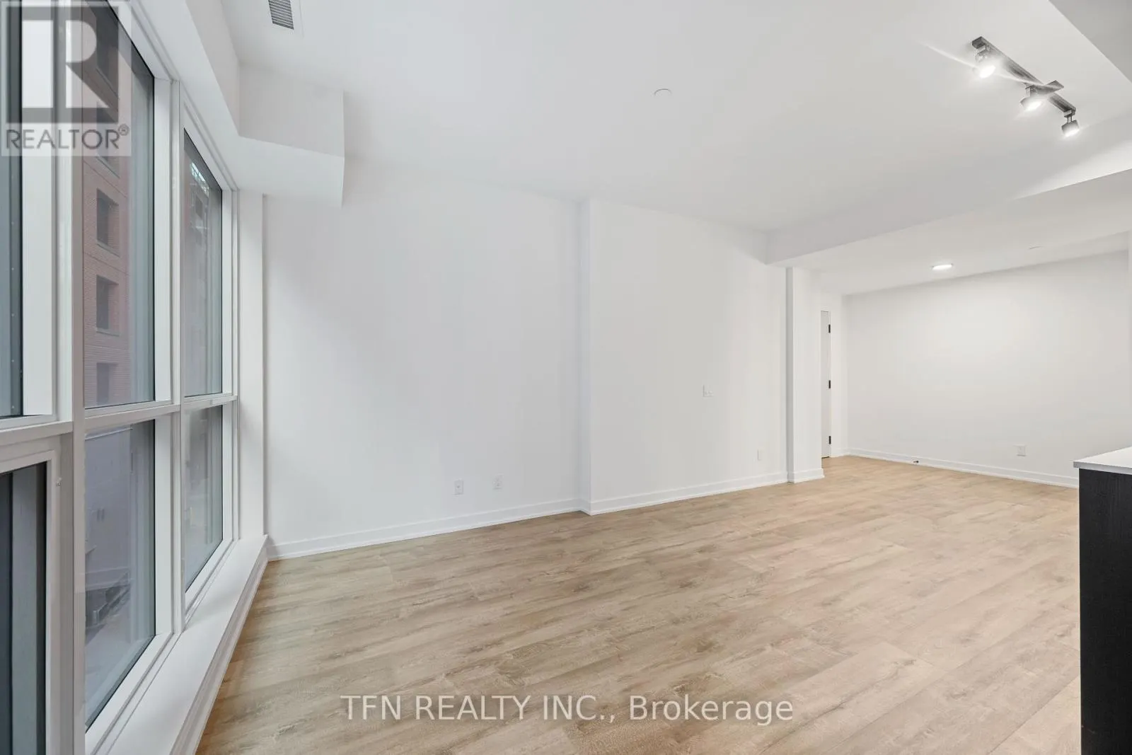 301 - 327 KING STREET W