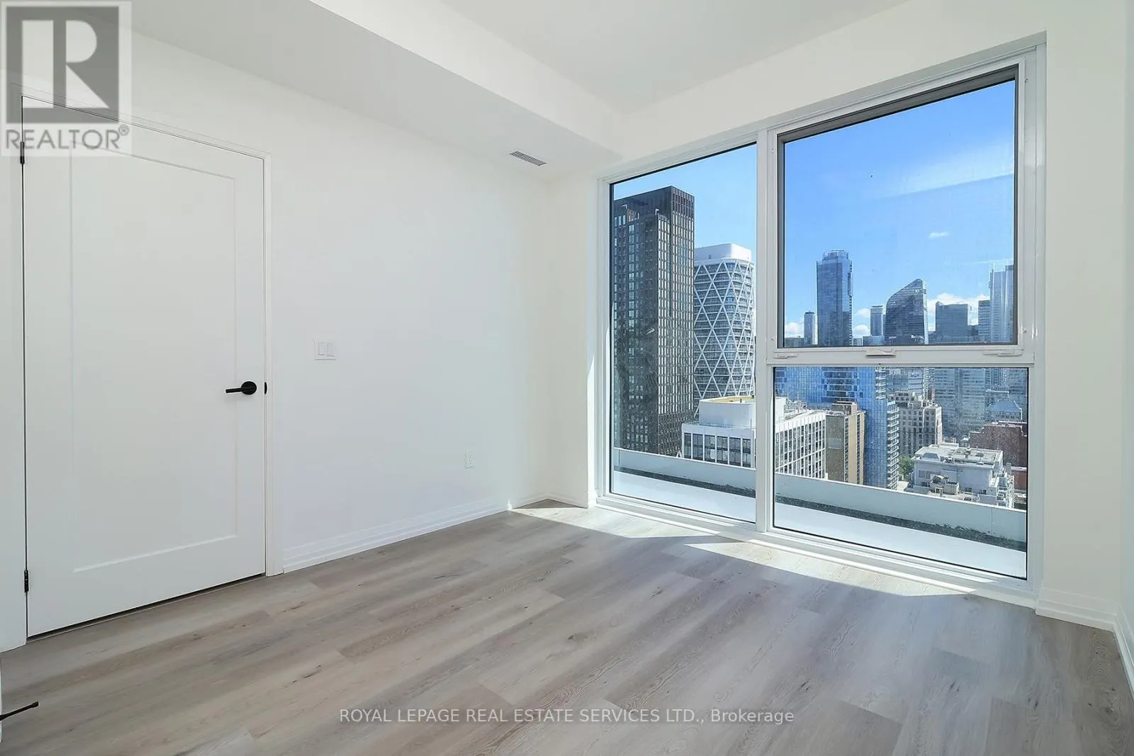 2408 - 280 DUNDAS STREET W