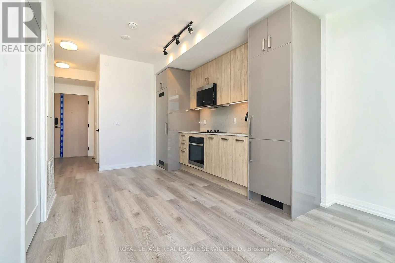 2408 - 280 DUNDAS STREET W