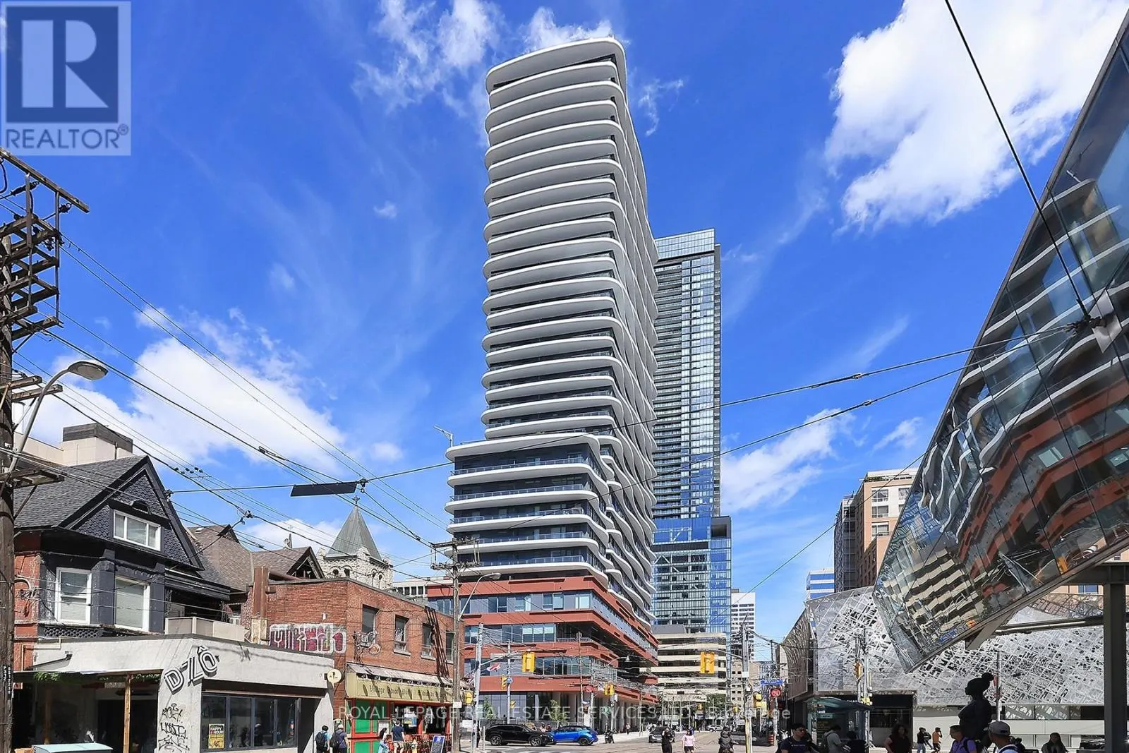 2408 - 280 DUNDAS STREET W