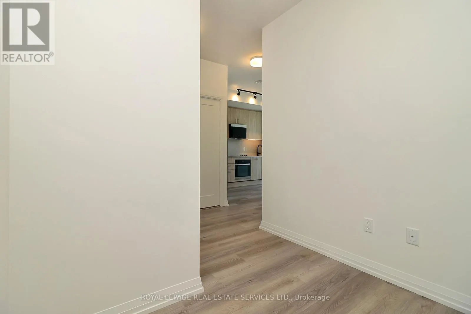 2408 - 280 DUNDAS STREET W