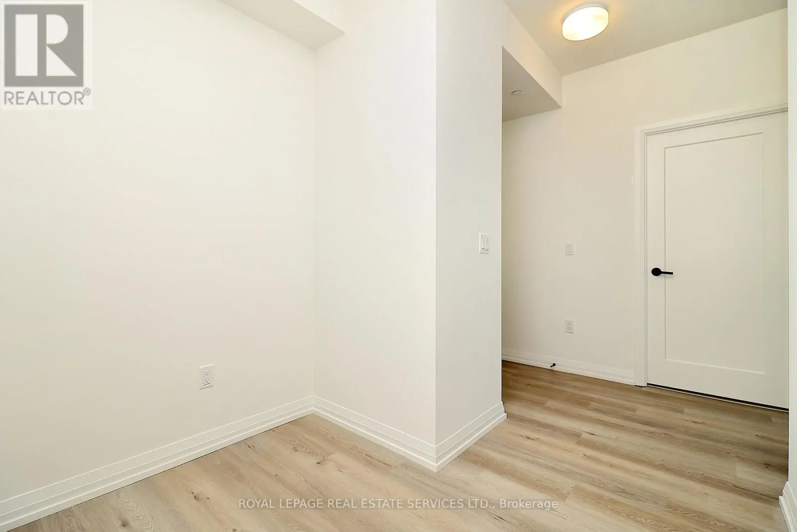 2408 - 280 DUNDAS STREET W