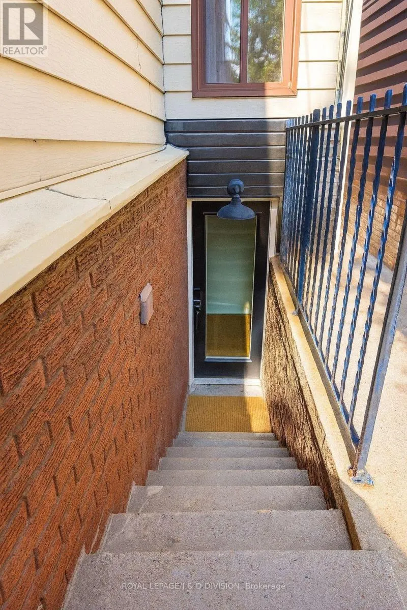 LOWER - 278 MARKHAM STREET