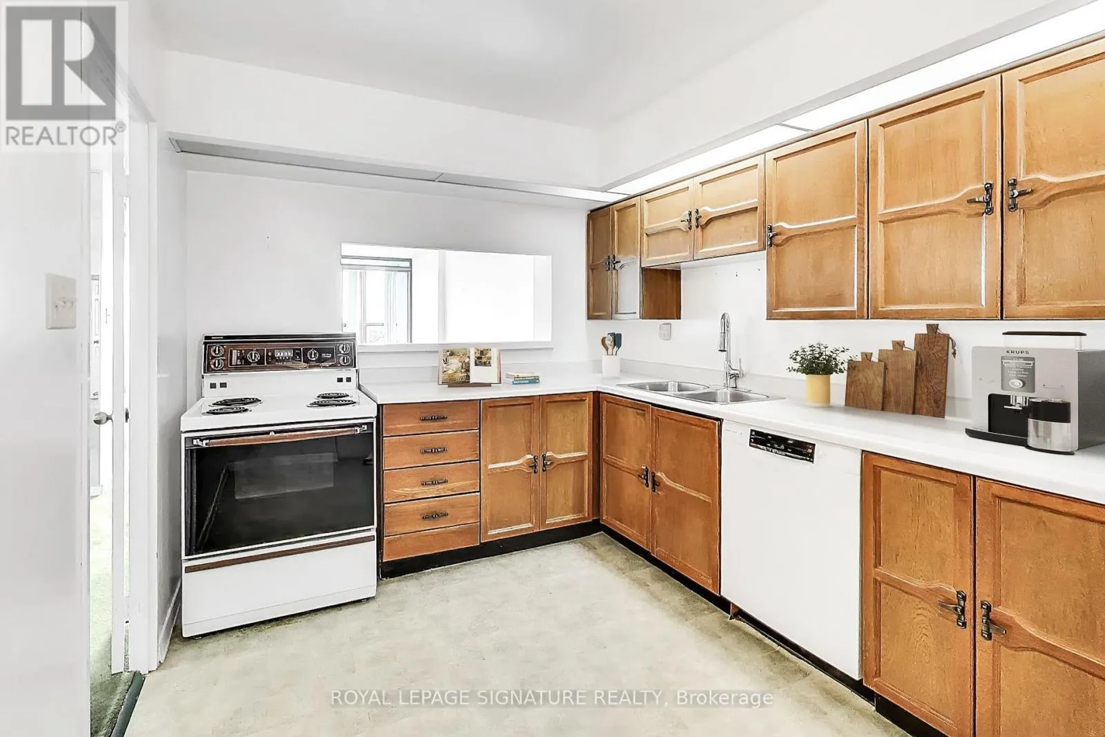 1208 - 33 ELMHURST AVENUE