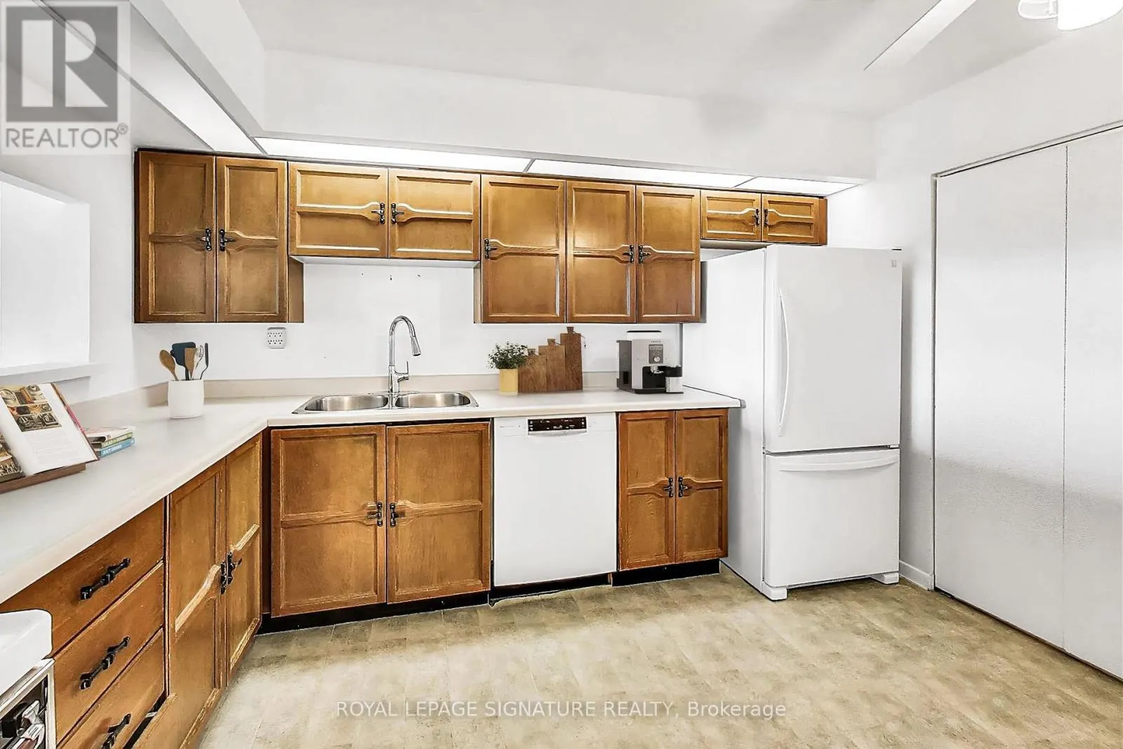 1208 - 33 ELMHURST AVENUE