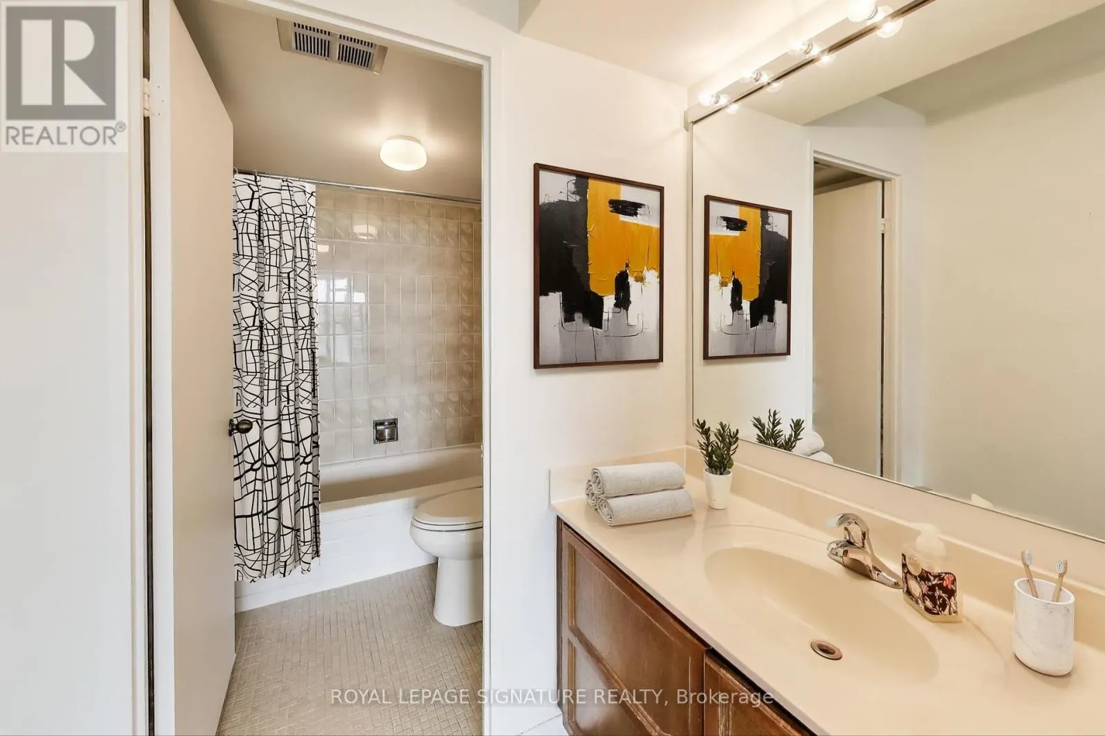 1208 - 33 ELMHURST AVENUE