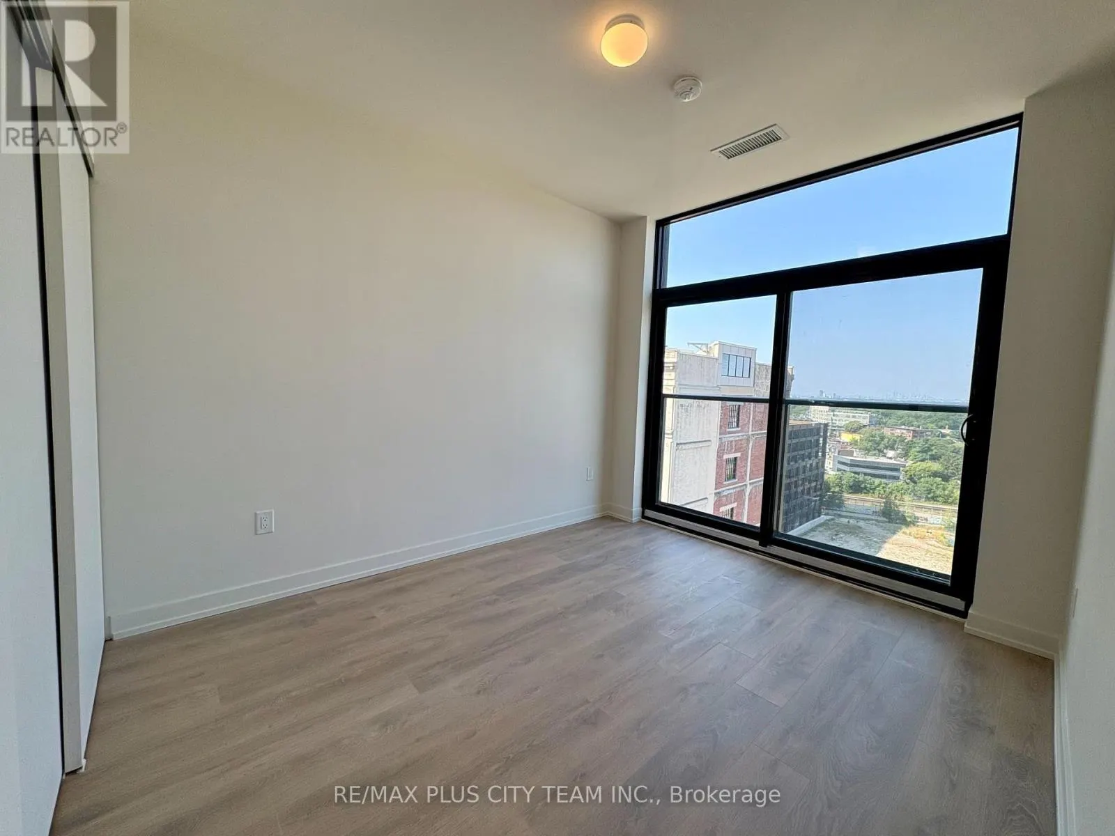 1510 - 181 STERLING ROAD