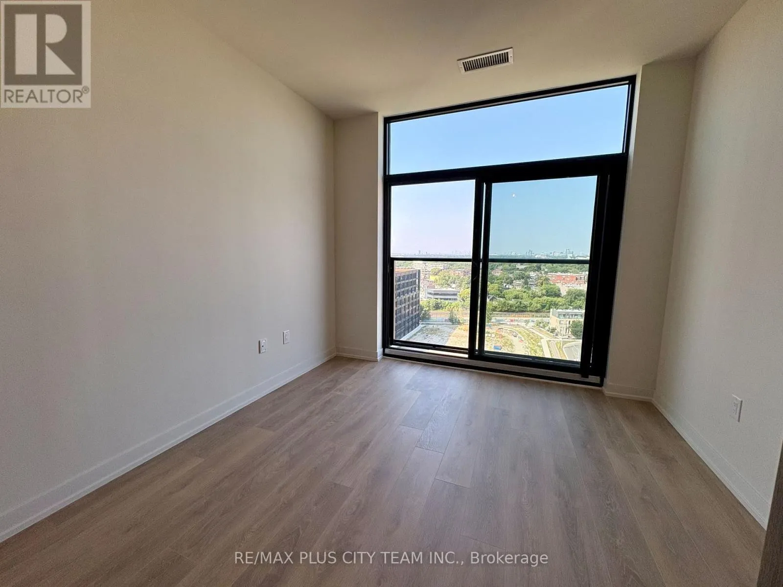 1510 - 181 STERLING ROAD