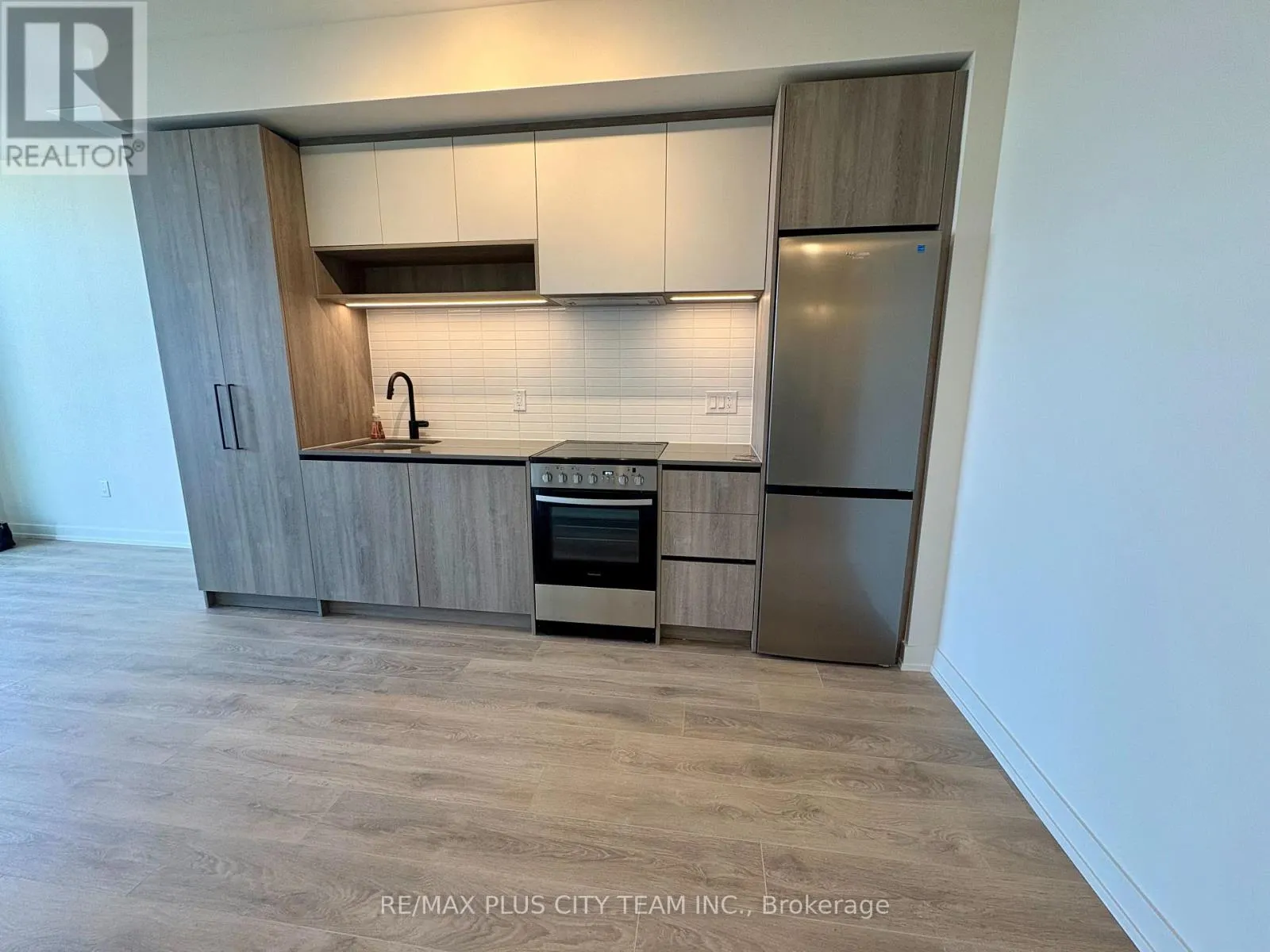 1510 - 181 STERLING ROAD