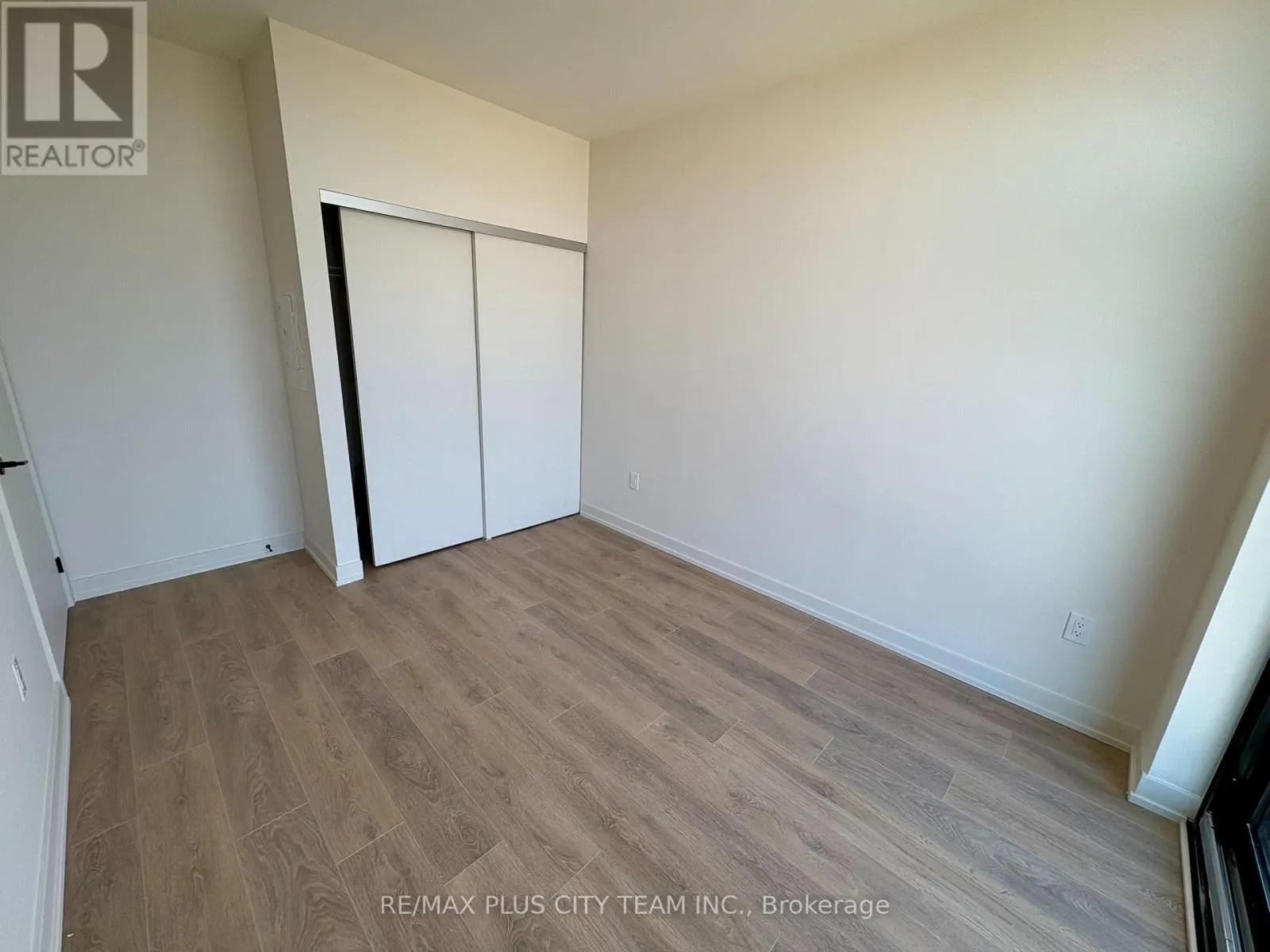 1510 - 181 STERLING ROAD