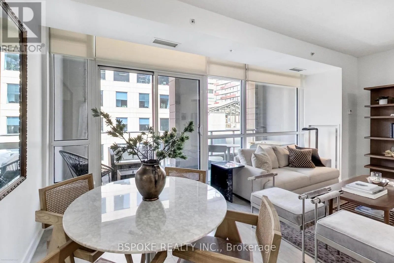 518 - 199 RICHMOND STREET W