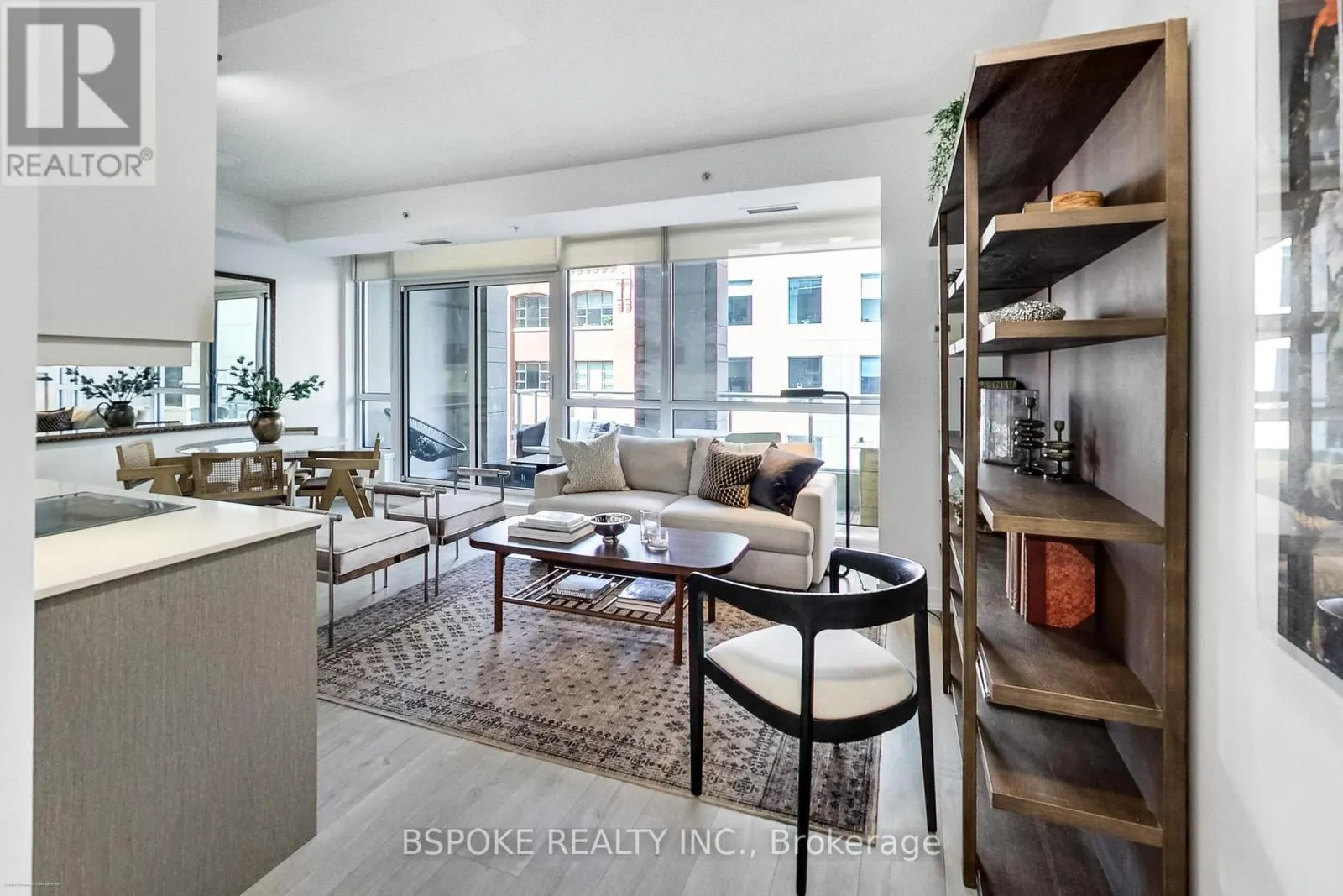 518 - 199 RICHMOND STREET W