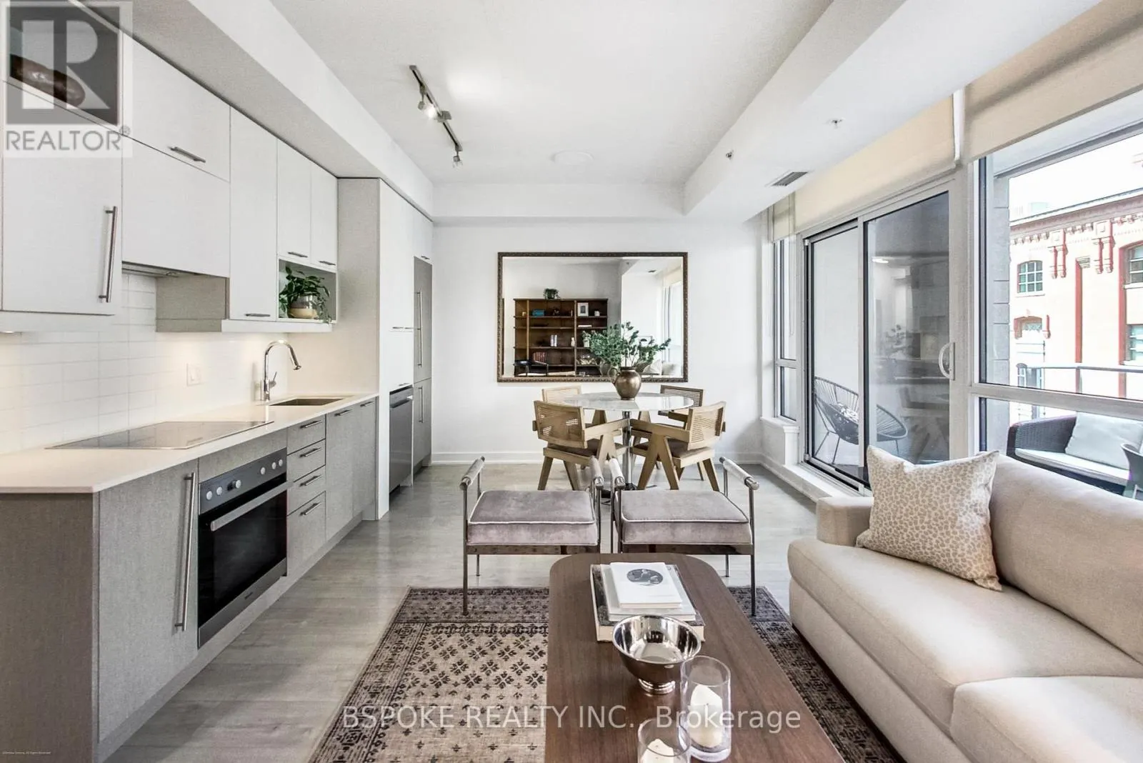 518 - 199 RICHMOND STREET W
