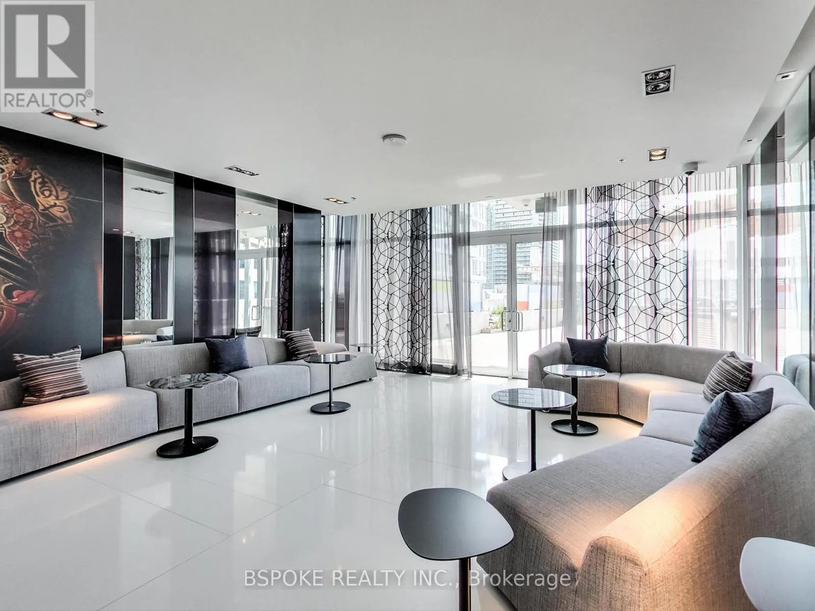 518 - 199 RICHMOND STREET W
