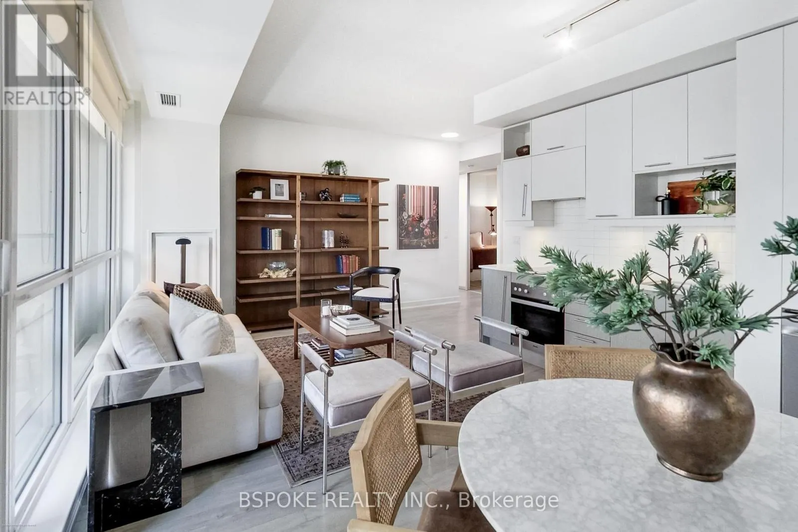 518 - 199 RICHMOND STREET W