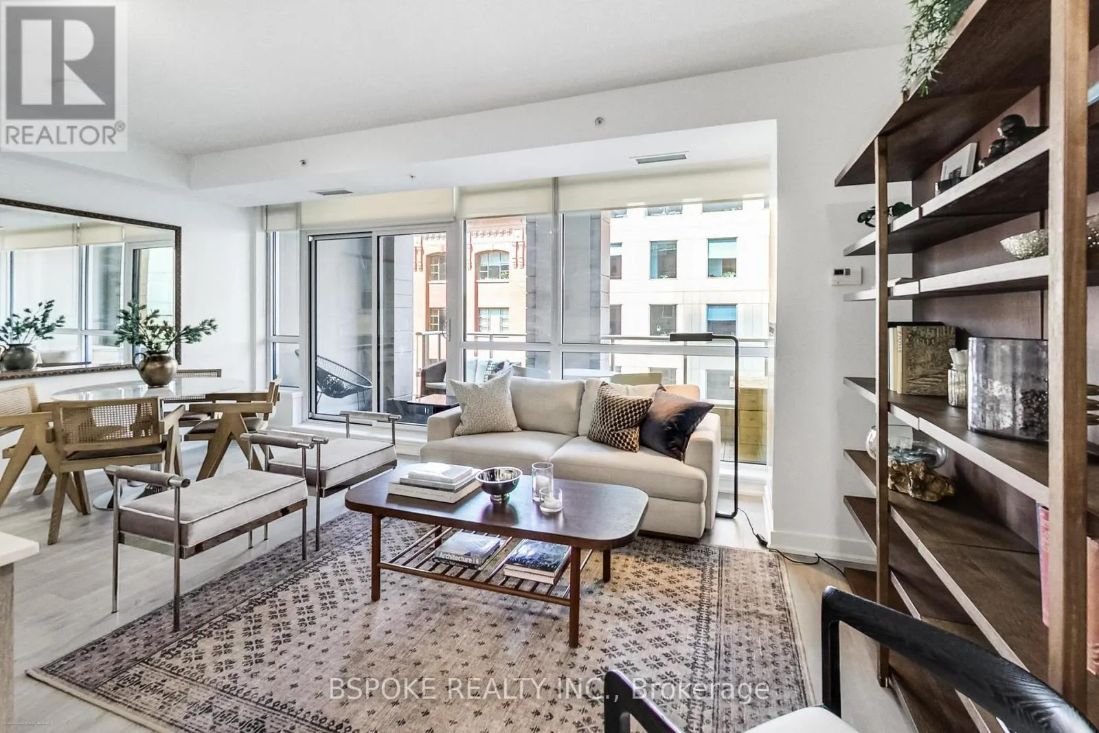 518 - 199 RICHMOND STREET W