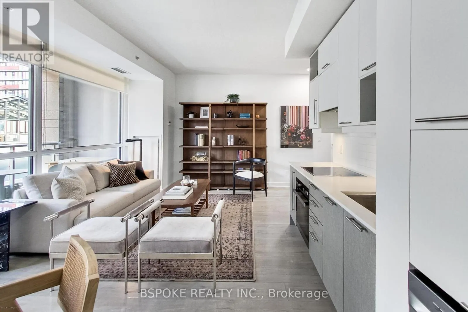 518 - 199 RICHMOND STREET W