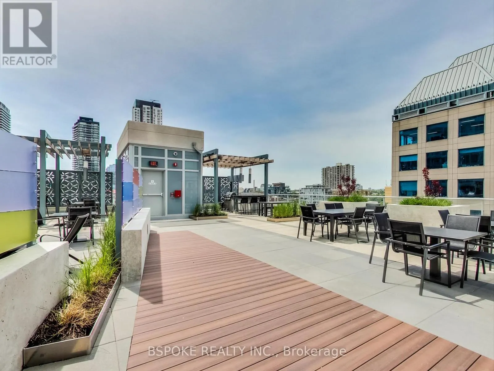518 - 199 RICHMOND STREET W