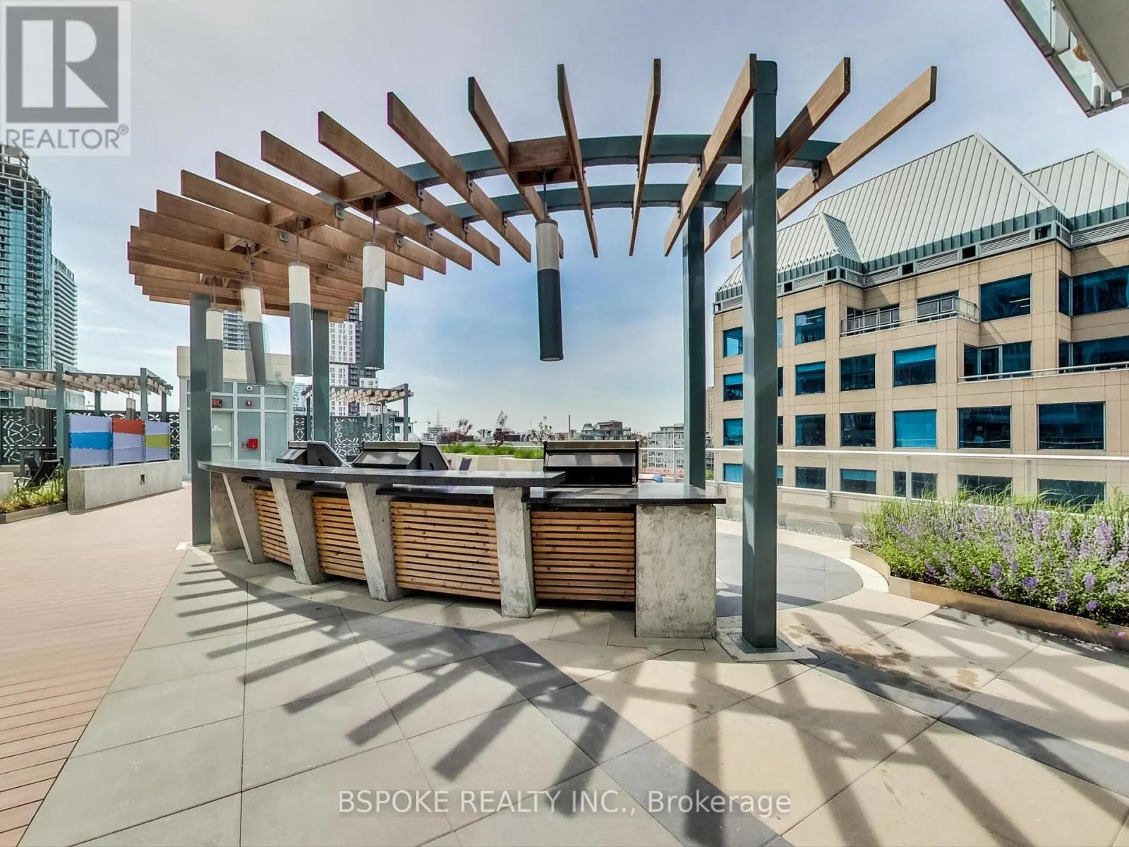 518 - 199 RICHMOND STREET W