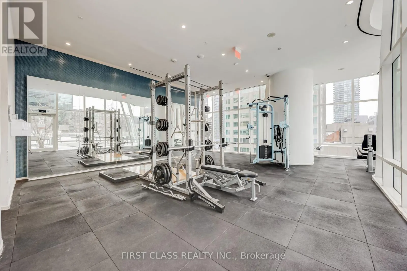 5305 - 1 BLOOR STREET E