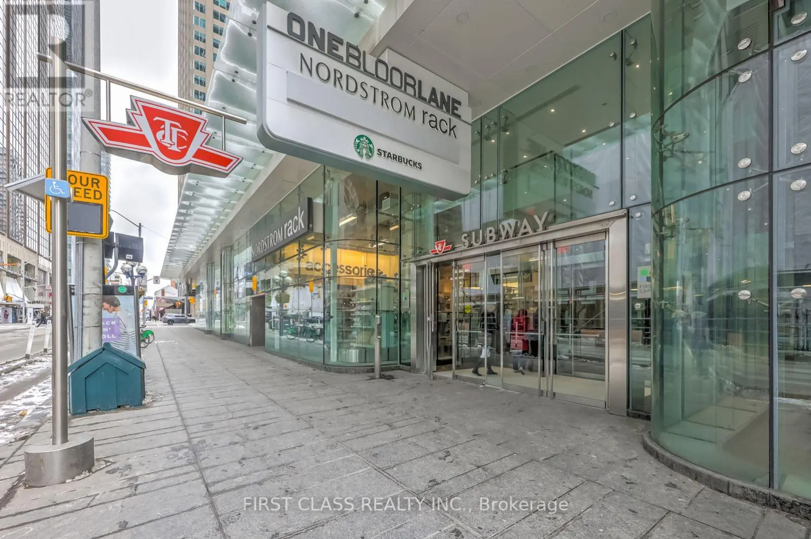 5305 - 1 BLOOR STREET E