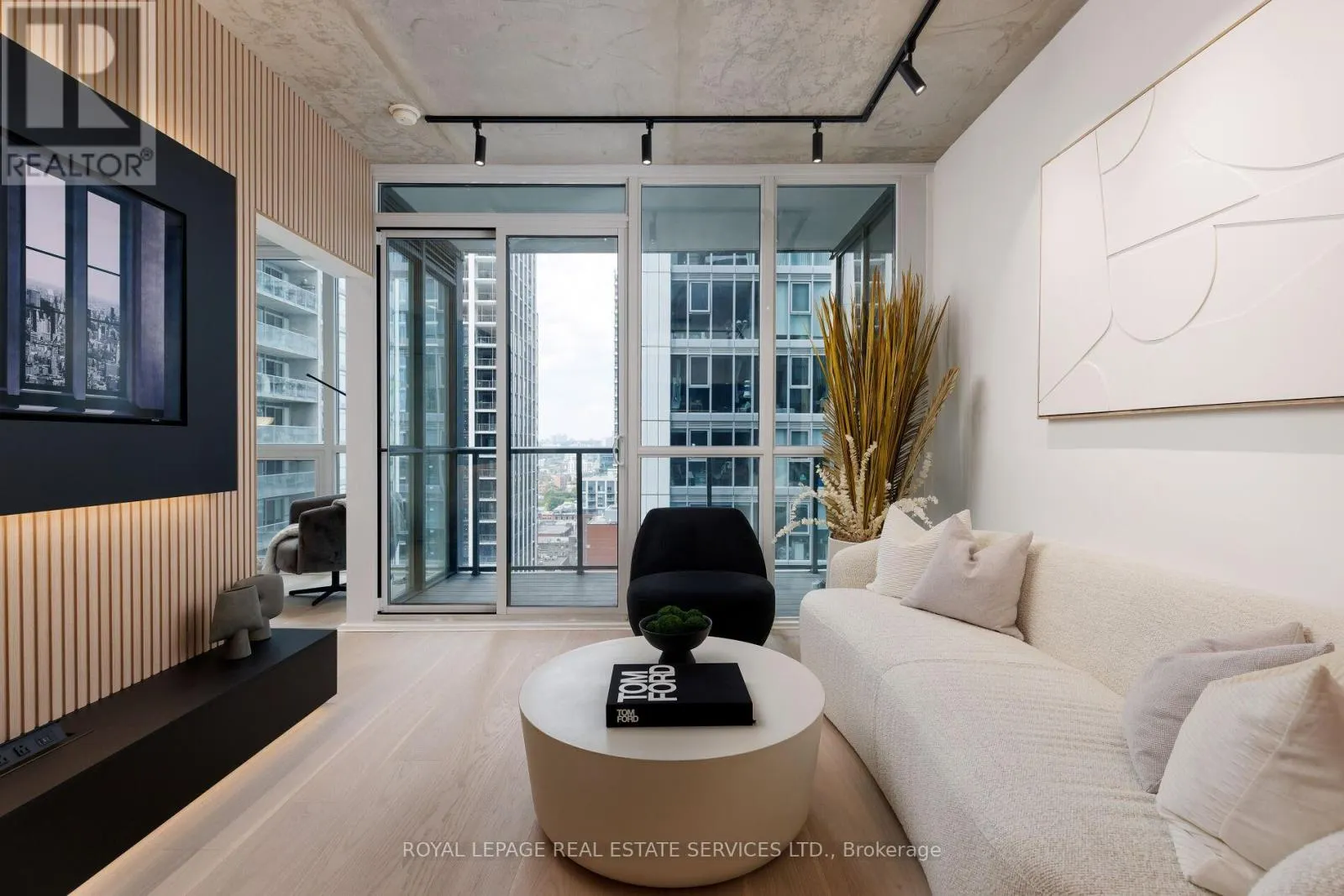 2301 - 88 BLUE JAYS WAY