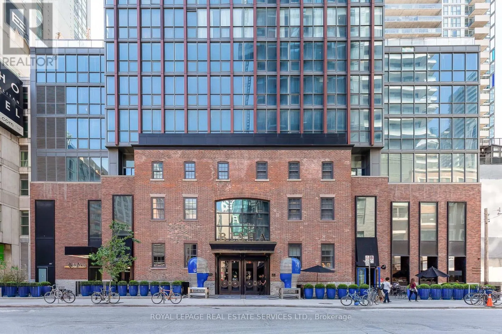 2301 - 88 BLUE JAYS WAY