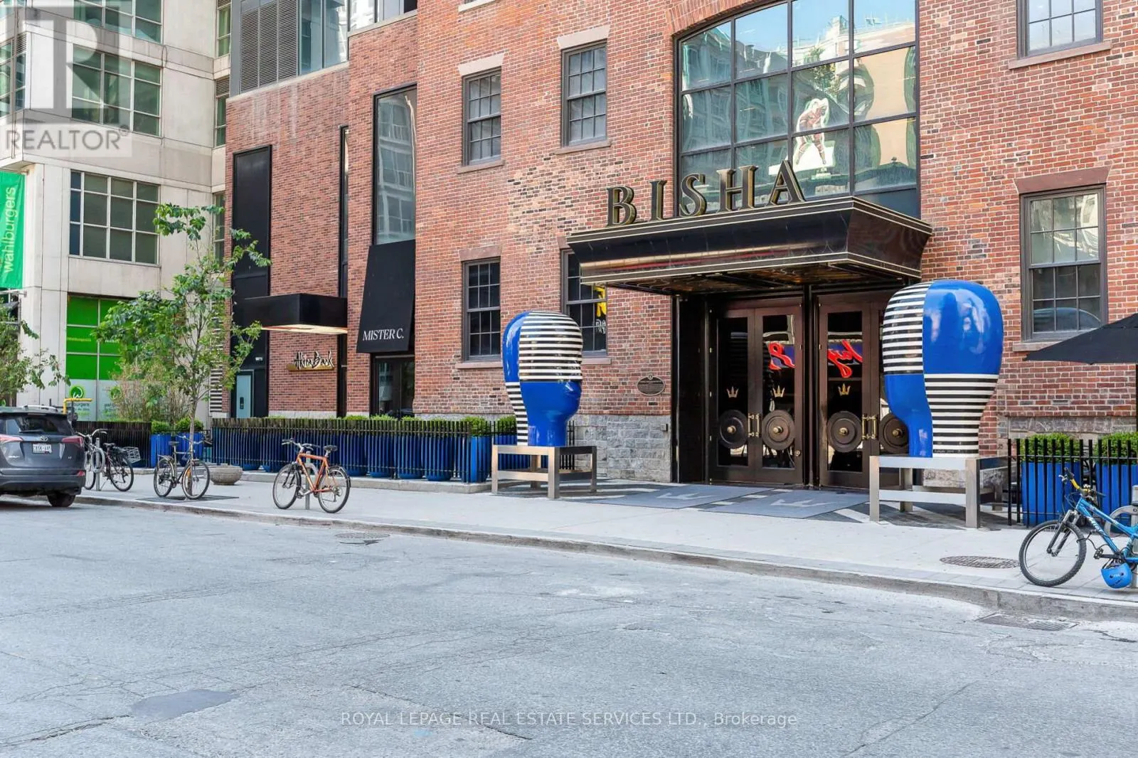 2301 - 88 BLUE JAYS WAY