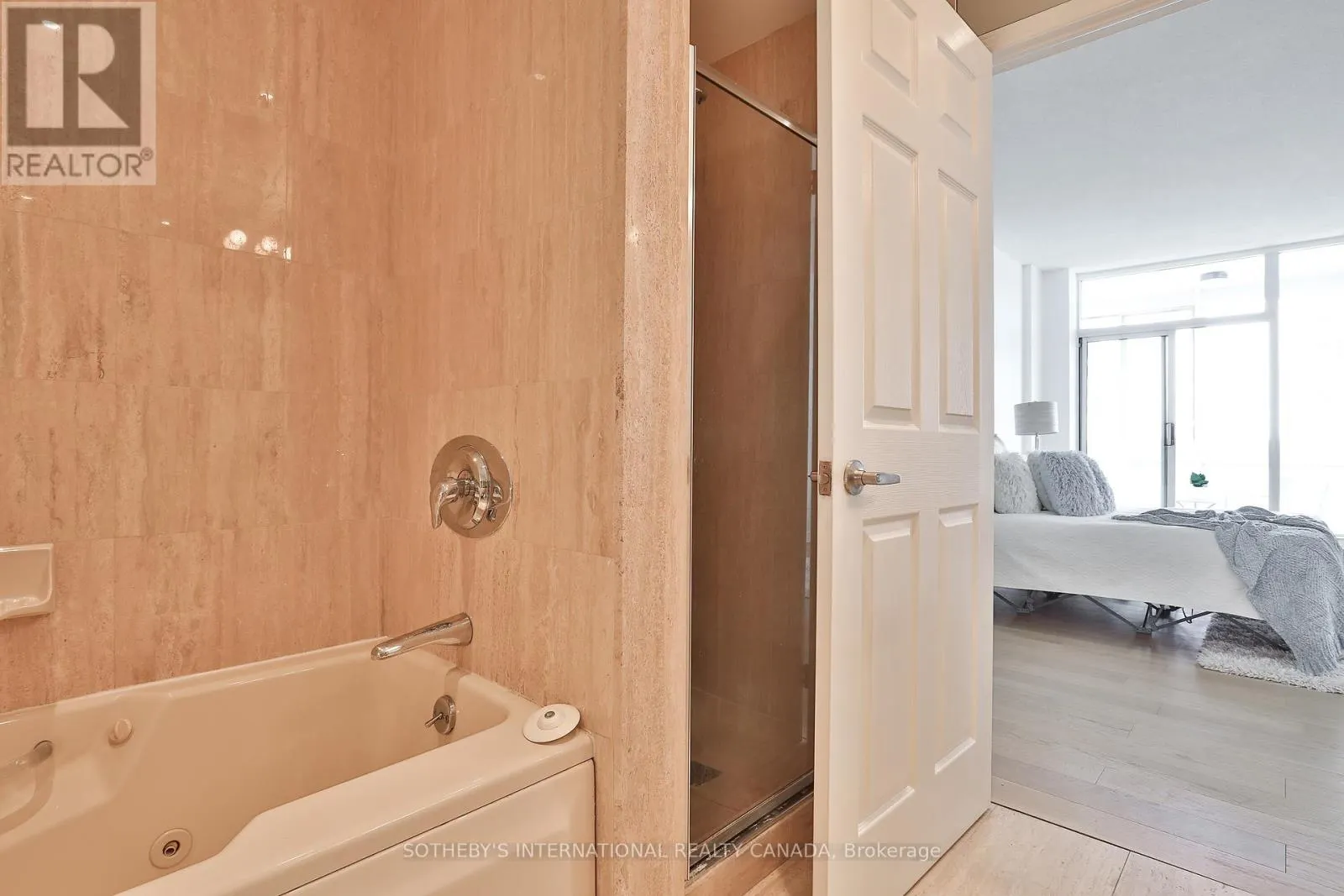 1003 - 7 BROADWAY AVENUE