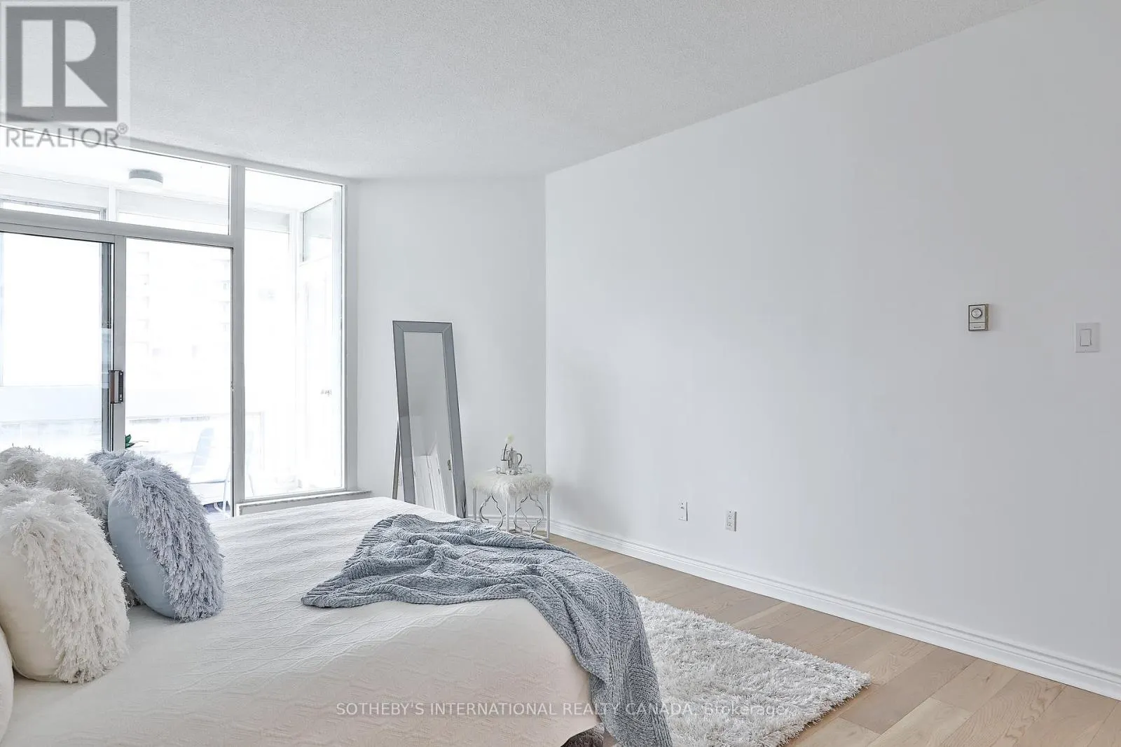 1003 - 7 BROADWAY AVENUE