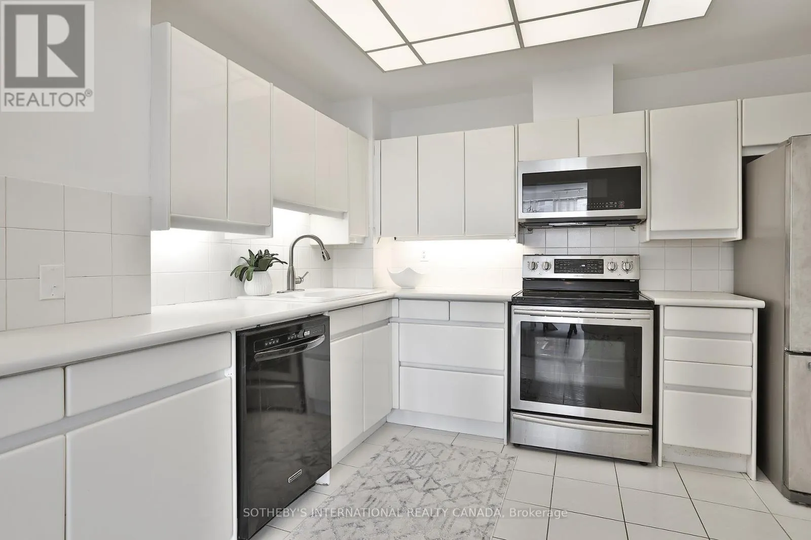 1003 - 7 BROADWAY AVENUE