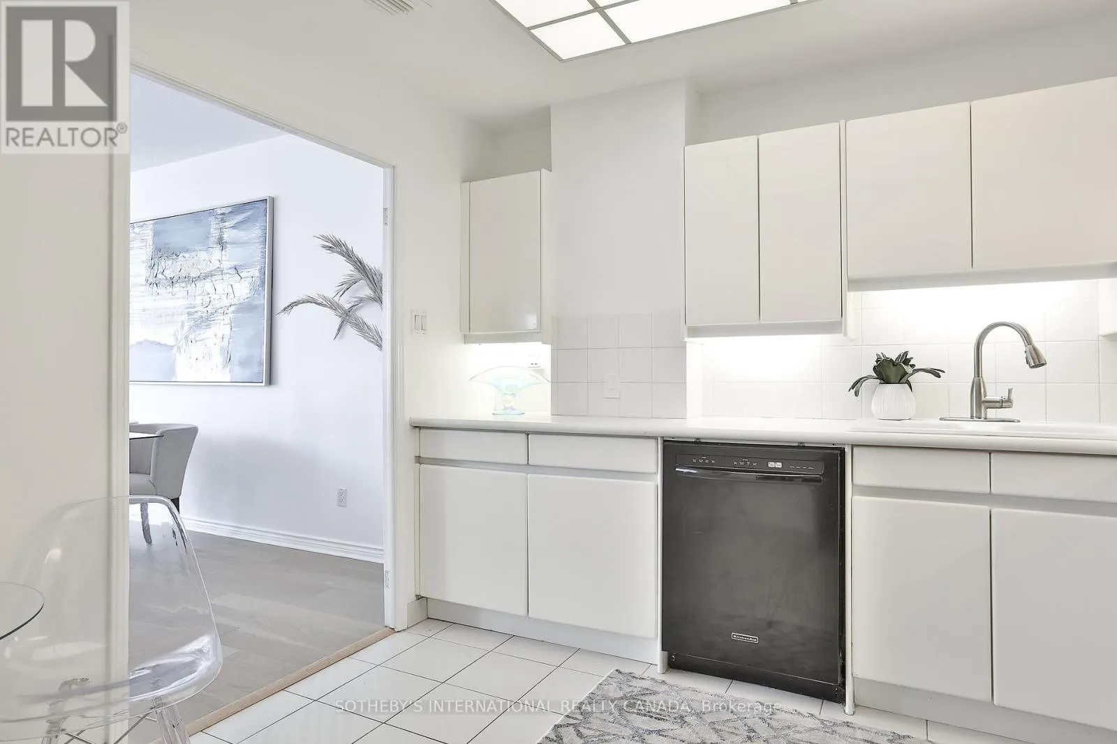 1003 - 7 BROADWAY AVENUE
