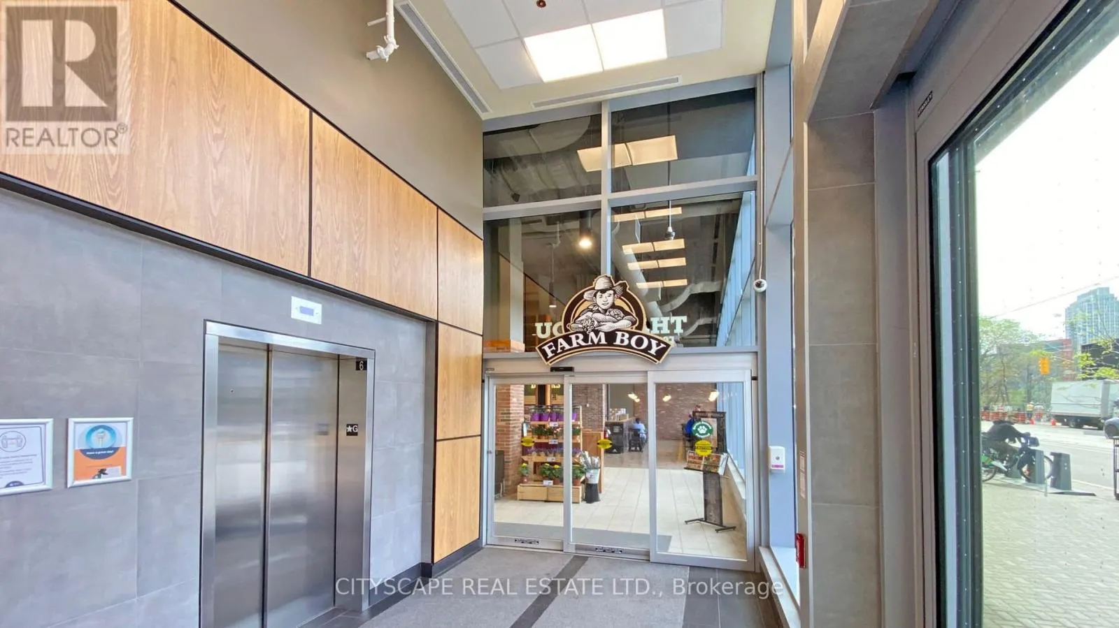 703W - 27 BATHURST STREET