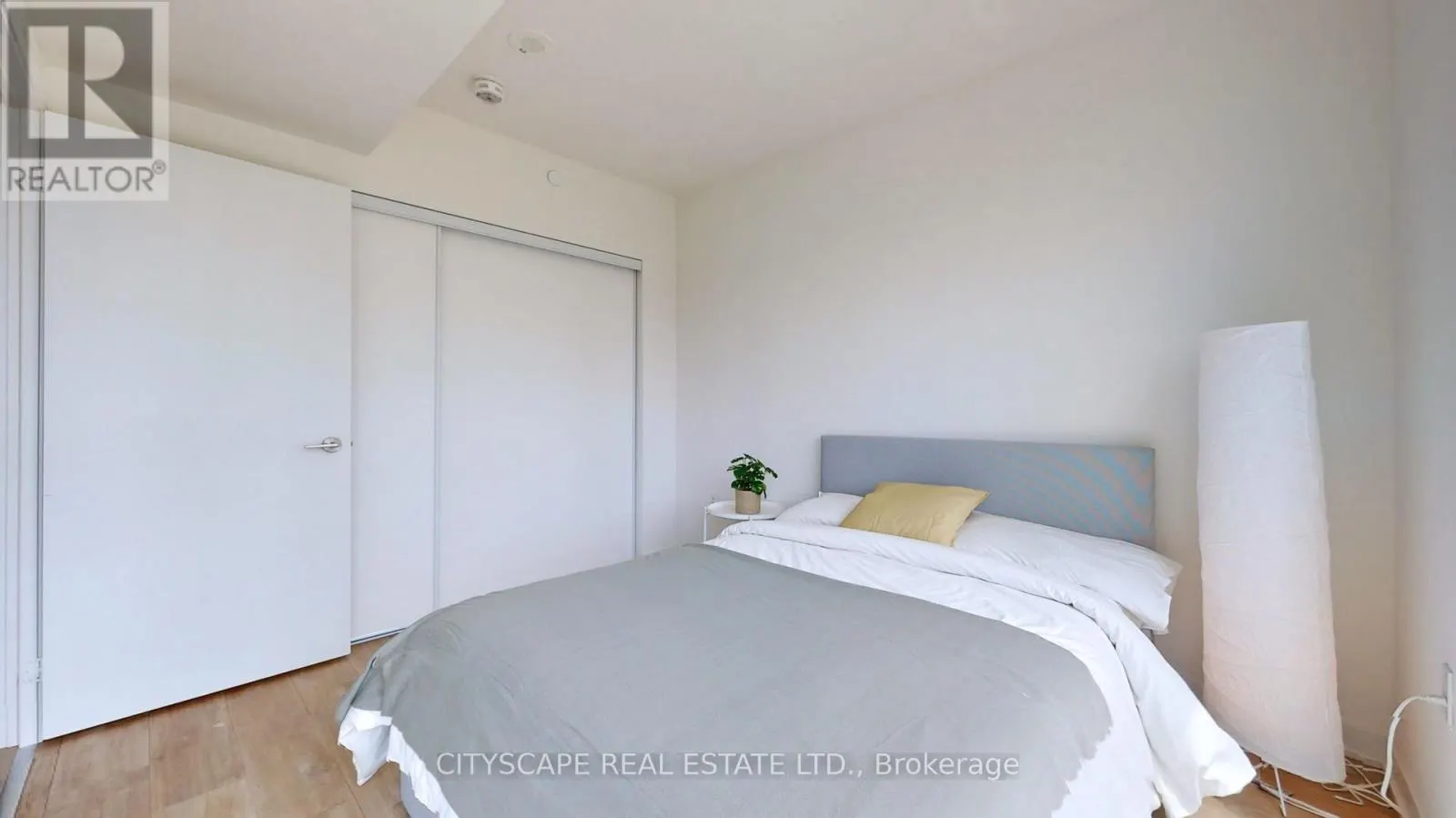 703W - 27 BATHURST STREET