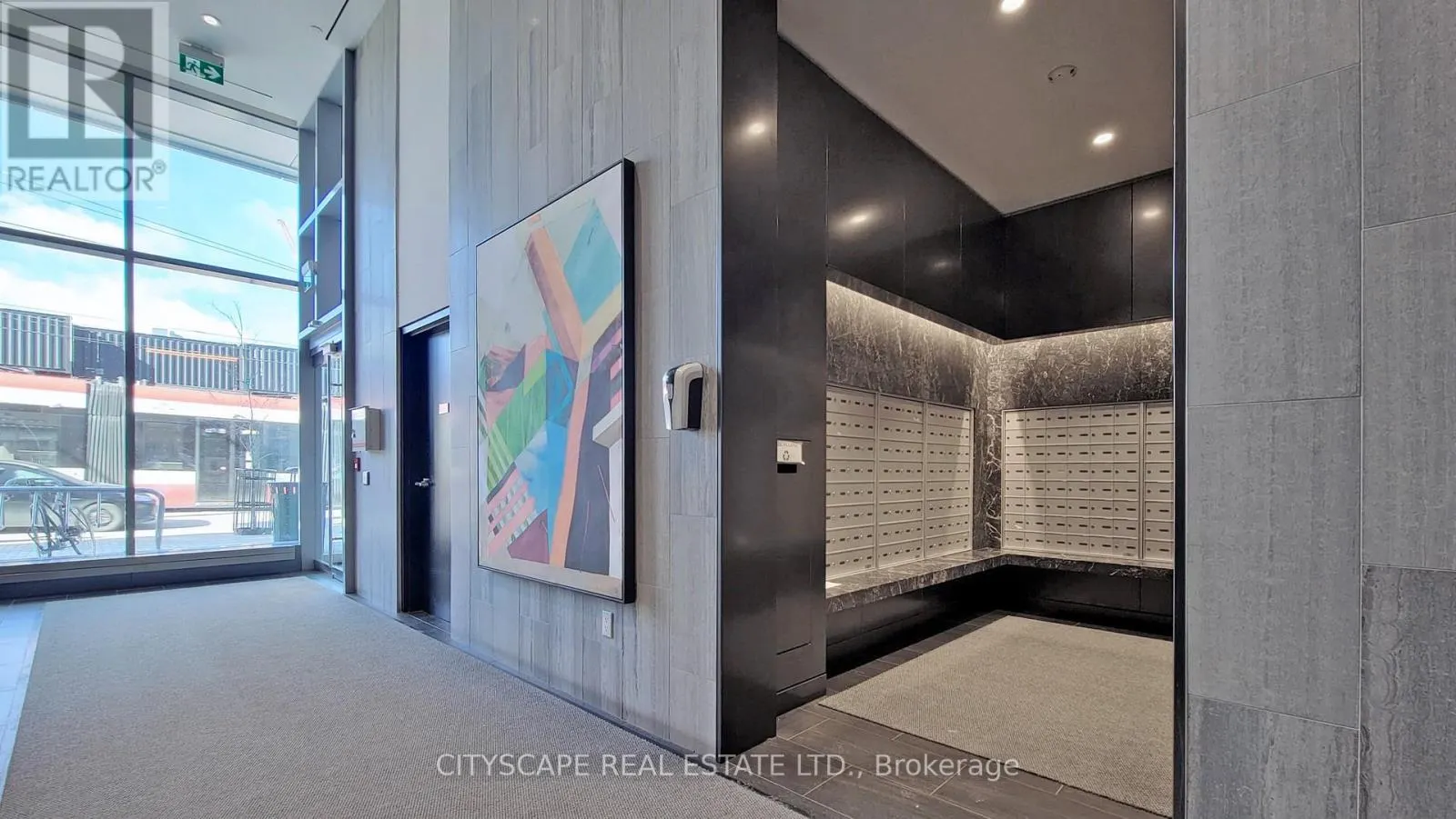 703W - 27 BATHURST STREET