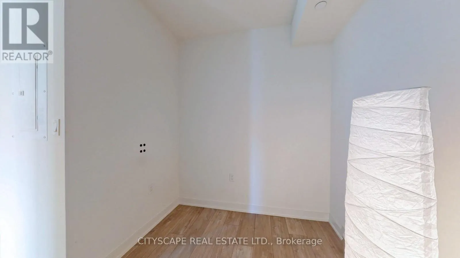 703W - 27 BATHURST STREET