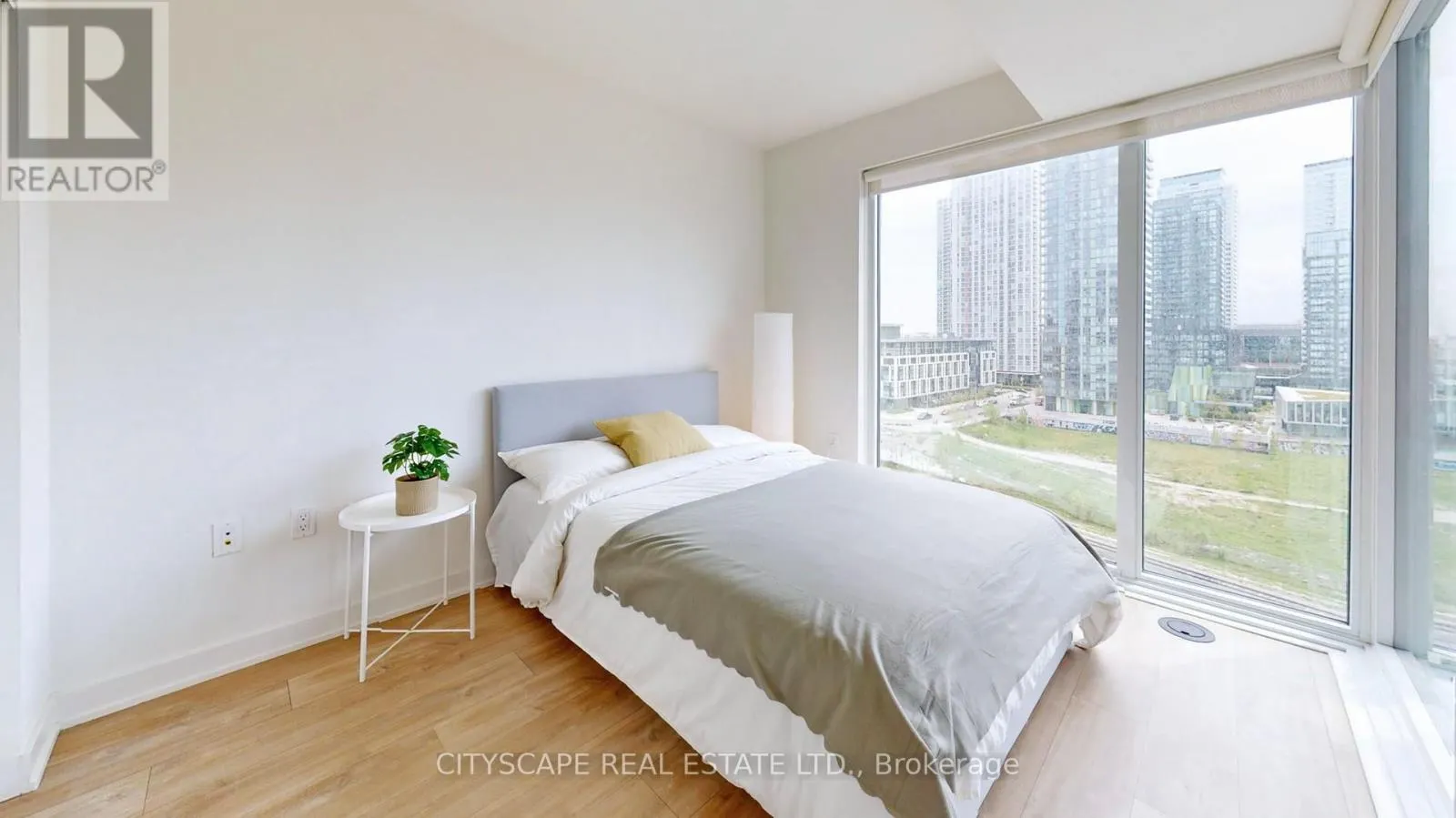 703W - 27 BATHURST STREET