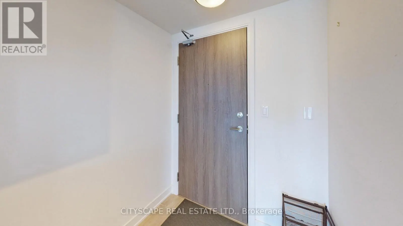 703W - 27 BATHURST STREET