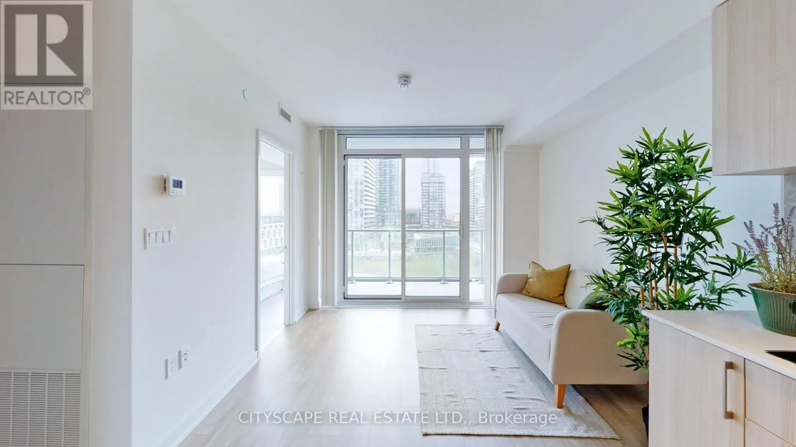 703W - 27 BATHURST STREET