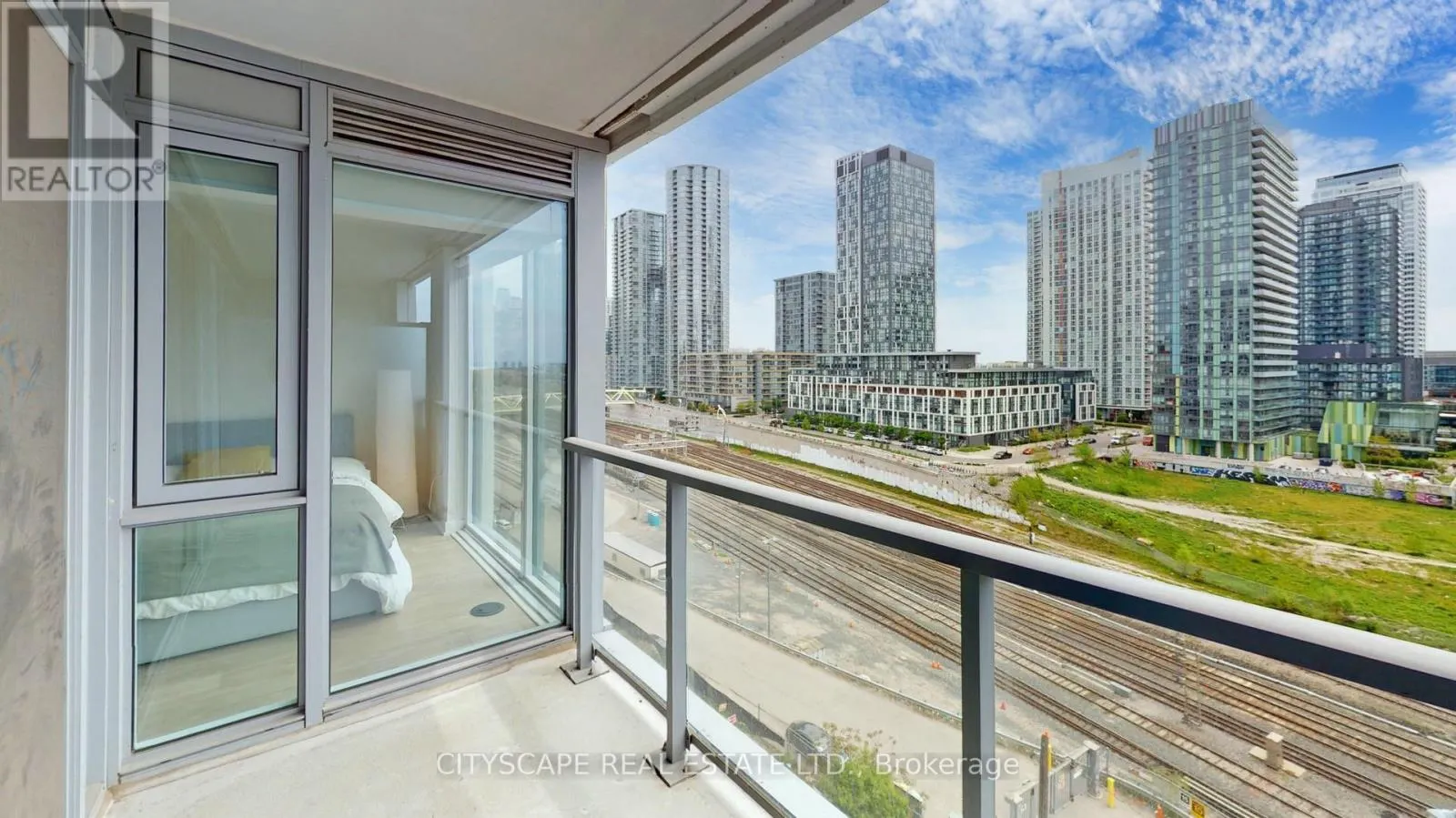703W - 27 BATHURST STREET