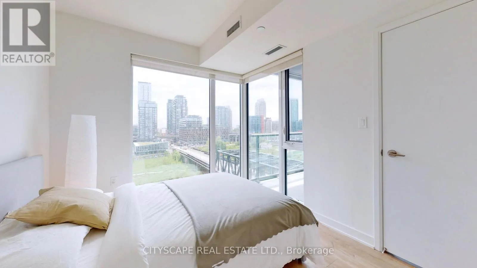 703W - 27 BATHURST STREET
