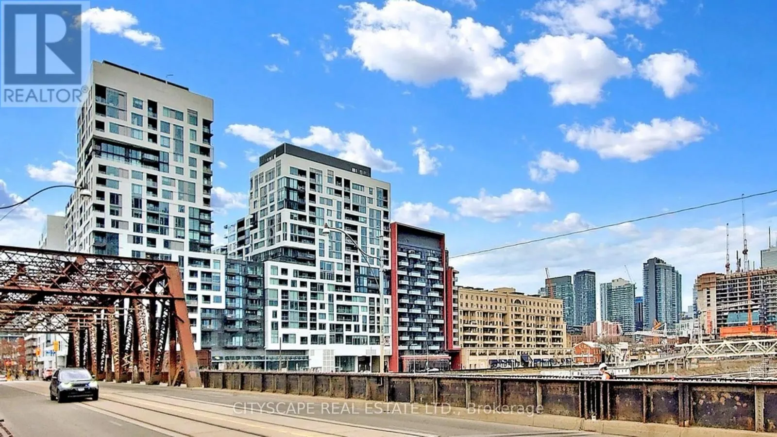 703W - 27 BATHURST STREET
